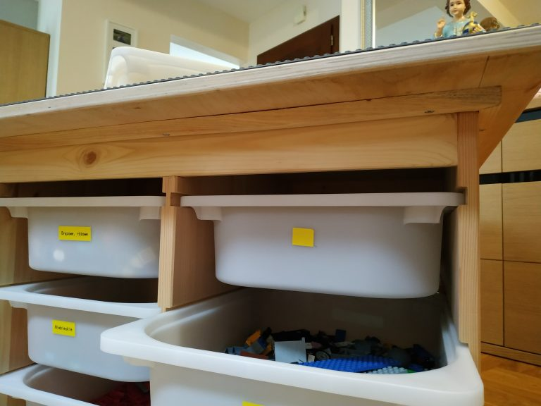 Zrób to sam: Stół do zabawy z LEGO